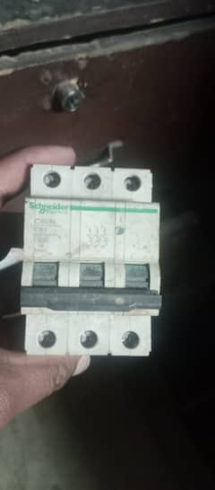 Schneider breaker