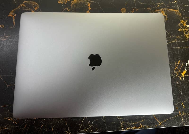 MaC Book Pro 2019 i9 32 gb ram 16 inches 3