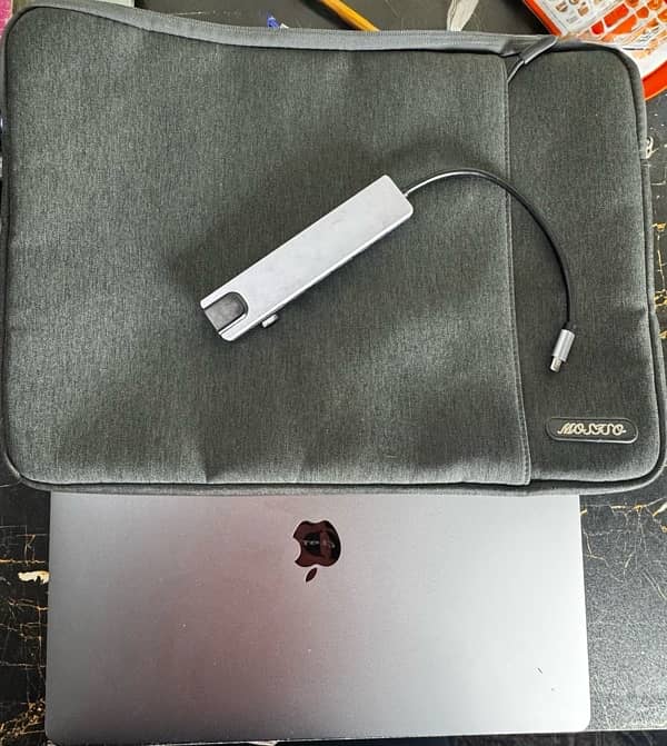 MaC Book Pro 2019 i9 32 gb ram 16 inches 4