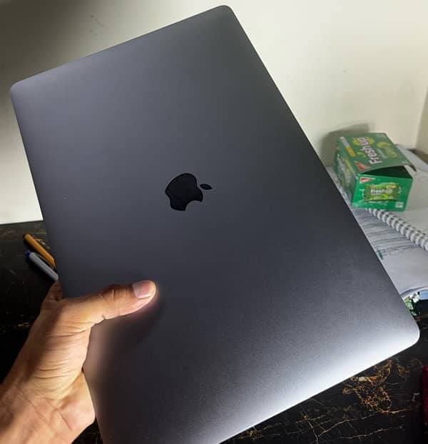 MaC Book Pro 2019 i9 32 gb ram 16 inches 5
