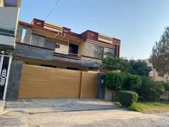 One Kanal Used House In Satluj Block, Dc Colony Gujranwala.