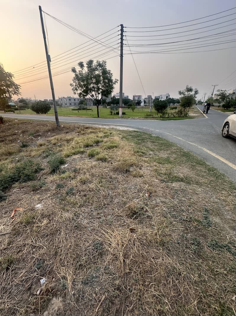 3 Marla plot for sale in E block builder location 2