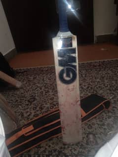 kashmiri willow bat, used for only 2 months, urgent sale,1.25kg