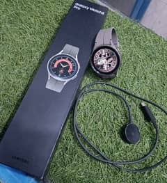 Samsung S5 pro watch 16gb gray Titanium almost 10/10 with complete box