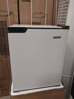 Brand New Imported Mini Refrigerator for Sale – One Door, Compact.