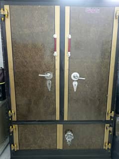 Solid Iron Safe Almirah/ Almari for Sale