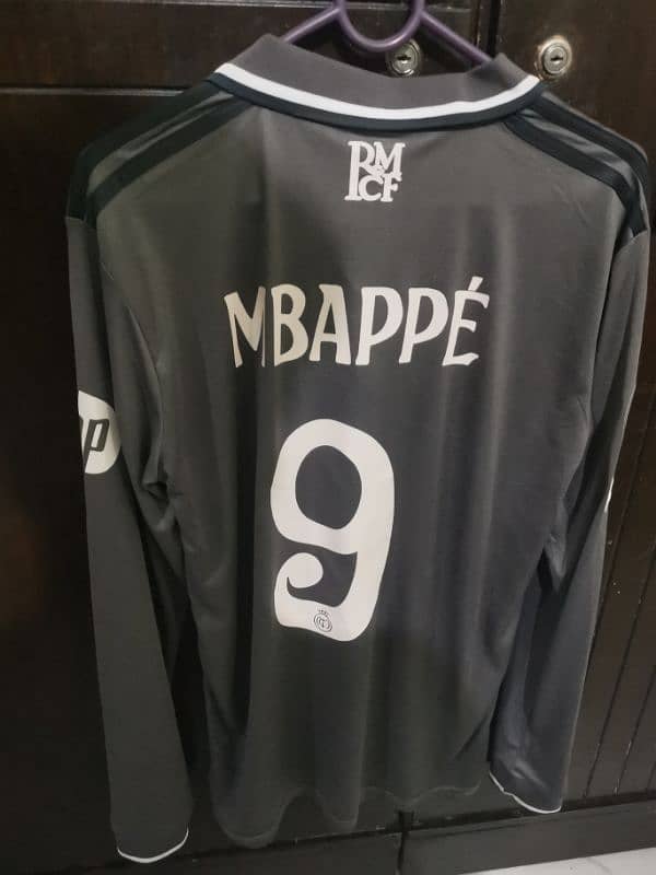 Real Madrid Third  Player Version Kit With Shorts  Size Large 3