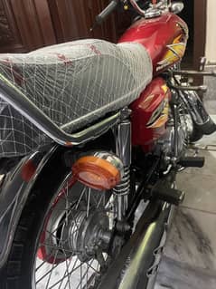 Honda 125 Red