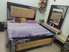 Bed set & 2 chairs