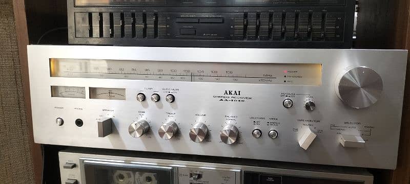 AKAi 1040 stereo amplifier 0