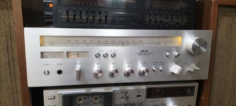 AKAi 1040 stereo amplifier 1