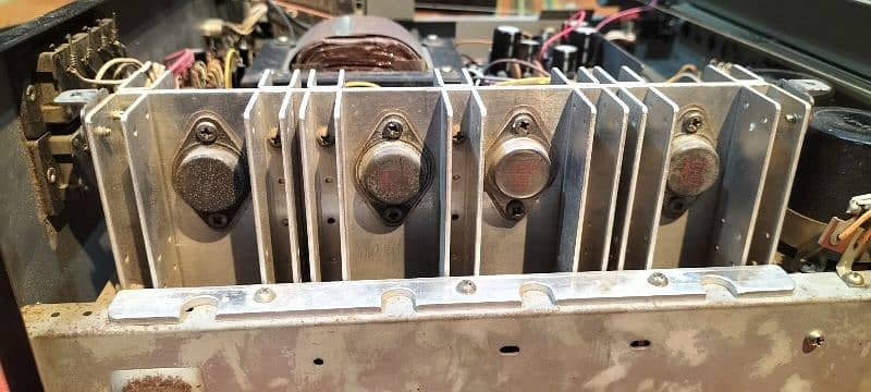 AKAi 1040 stereo amplifier 4