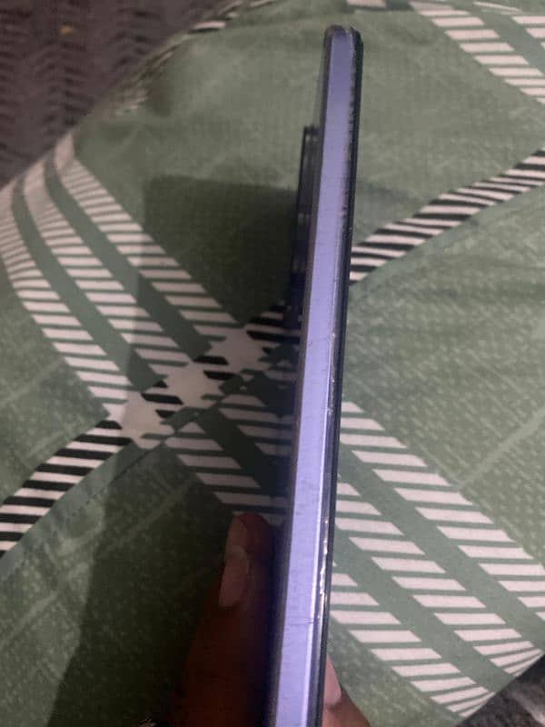 6/6 128 GB total raped. camera protector and new condition. with Box. 3