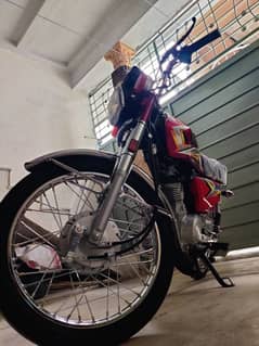 Honda 125 red color Islamabad number zero meter condition urgent sale