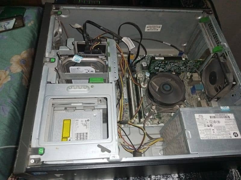 Gaming PC with full set up: PC, LCD , Spikers, Keyboard, mouse. 1