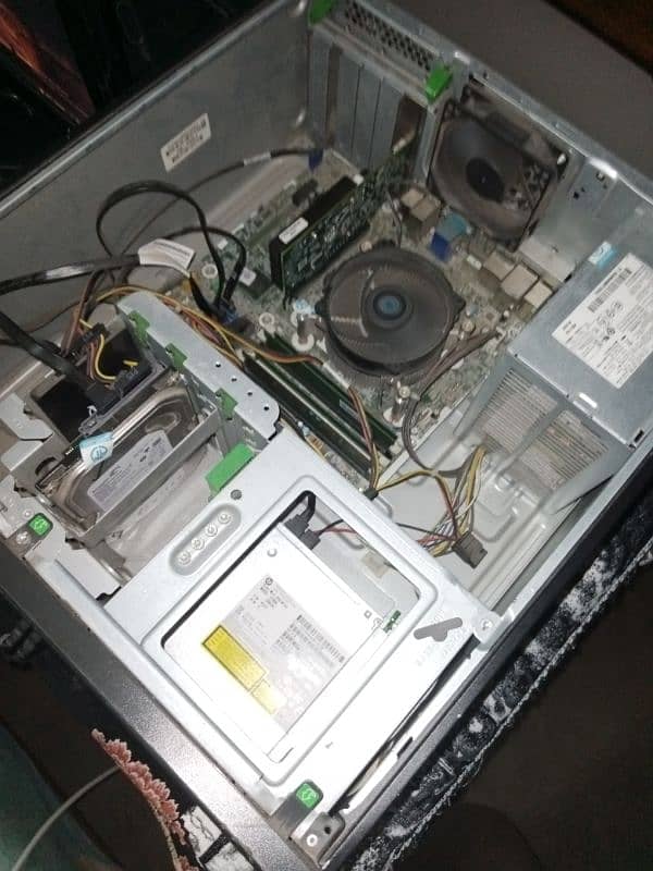 Gaming PC with full set up: PC, LCD , Spikers, Keyboard, mouse. 3