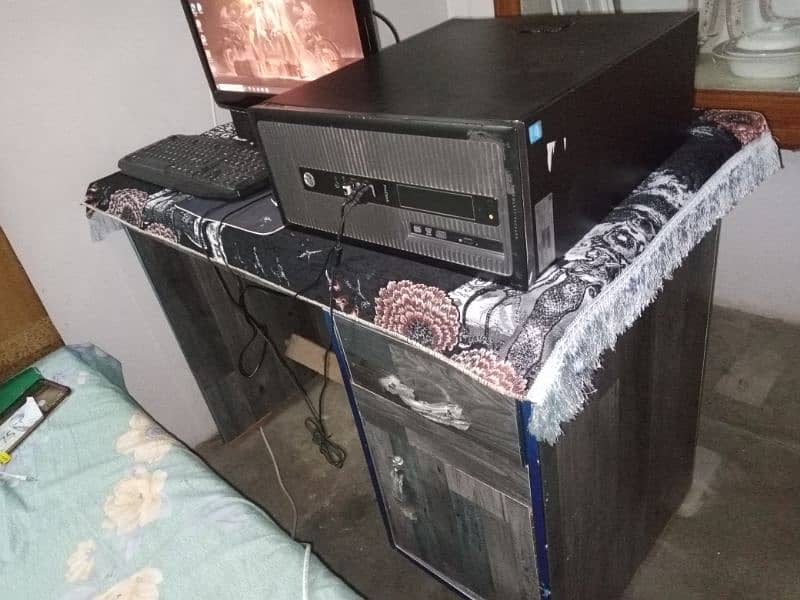 Gaming PC with full set up: PC, LCD , Spikers, Keyboard, mouse. 4