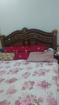 double bed with 2 side tables n divider