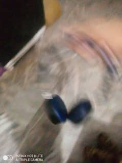 10 by 10 condition hai blue color mein hai headphone