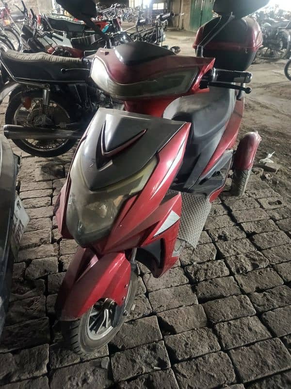 united scooters,electronic scooters,49cc scooties available 4