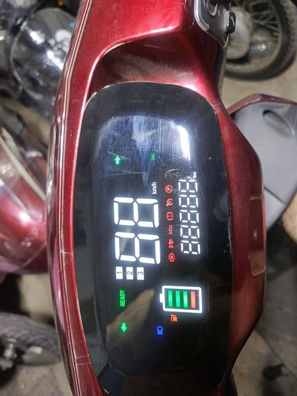 electric three wheeler scooty 13