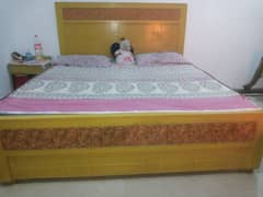 wodden bed