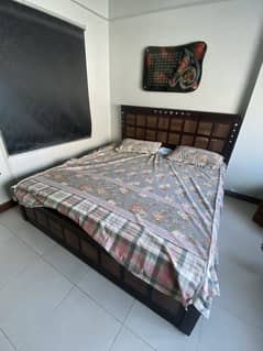 Bed with 01 side table & mattress