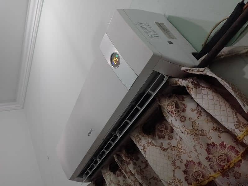 gree 2 ton non inverter excellent condition 1