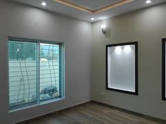 Upper Portion Of 1 Kanal In Airline Housing Society For rent