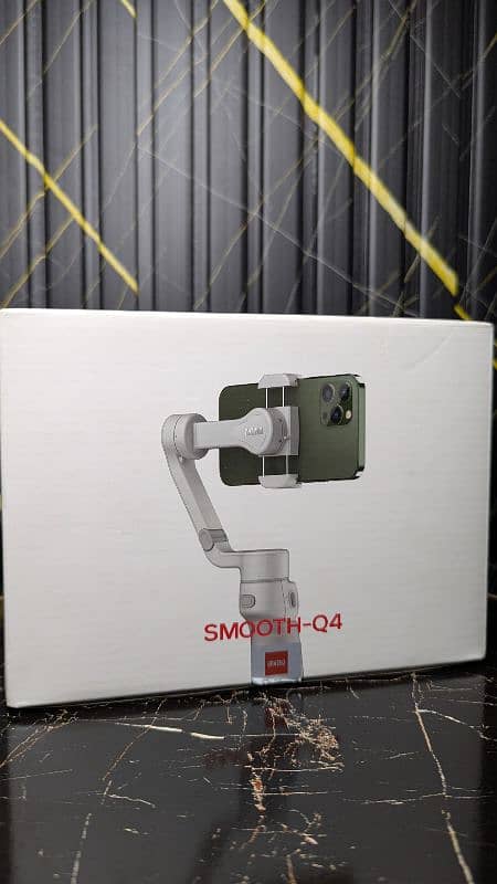 Smooth Q4 gimble just box open 0