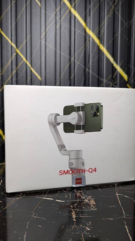 Smooth Q4 gimble just box open 1