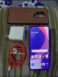 OnePlus 8 5G Box and charge