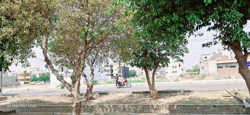 Prime Location 10 Marla Residential Plot Near Park Mosque and Commercial Market for Sale in M Block LDA Avenue 1 Lahore 33