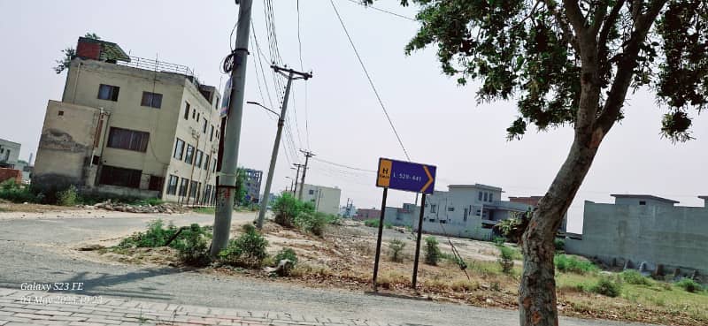 Prime Location 10 Marla Residential Plot Near Park Mosque and Commercial Market for Sale in M Block LDA Avenue 1 Lahore 34