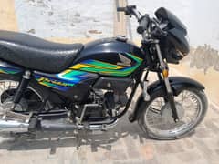 21 22 model pridor black main saaf condition main available with 2 key