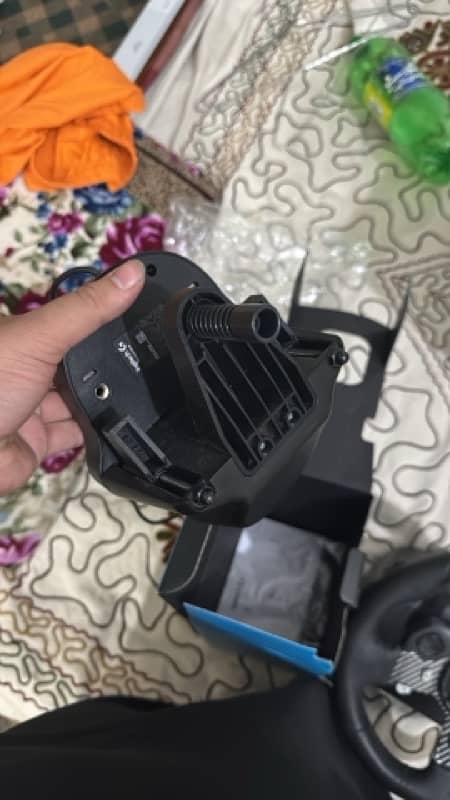 Logitech g920 with shifter almost new mint conditions with stand 2