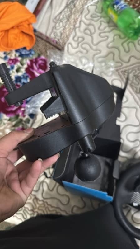 Logitech g920 with shifter almost new mint conditions with stand 4
