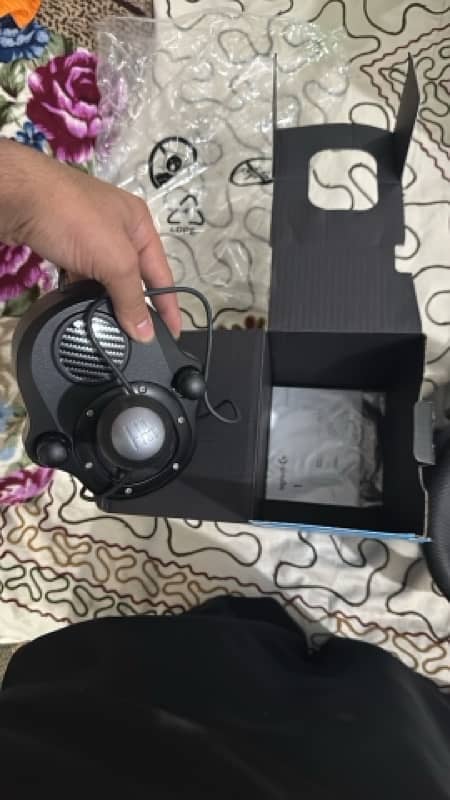 Logitech g920 with shifter almost new mint conditions with stand 5