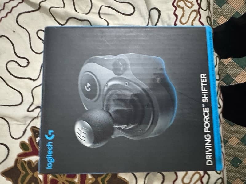 Logitech g920 with shifter almost new mint conditions with stand 6