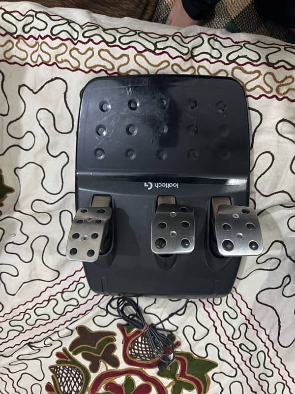 Logitech g920 with shifter almost new mint conditions with stand 14