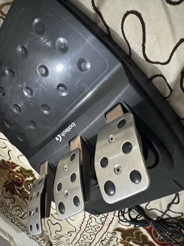 Logitech g920 with shifter almost new mint conditions with stand 15