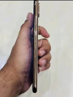 Apple iPhone XS Max Contact wahatsap 03298995345