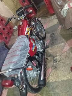 Honda 125 2025 modl sale kr raha hu open later