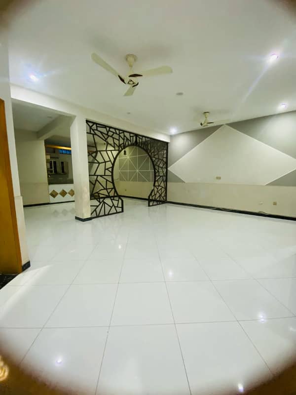 1 Kanal Upper portion with separate Gate and meters , good condition and location 6