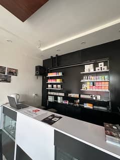 Need a person male/female for pod and flavour shop 30k salary