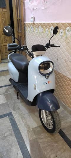 Evee Nisa Electric Scooty