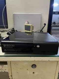 XBOX 360 E ULTRA SLIM | 500 GB | WIRELESS CONTROLLER