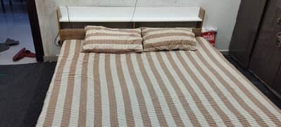 Habit king size bed and dresser