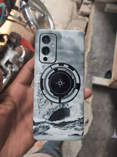 One plus 9   12/256 GB.