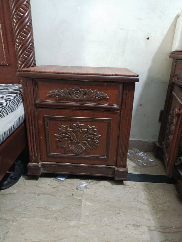 Bed with dressing and side tables 3